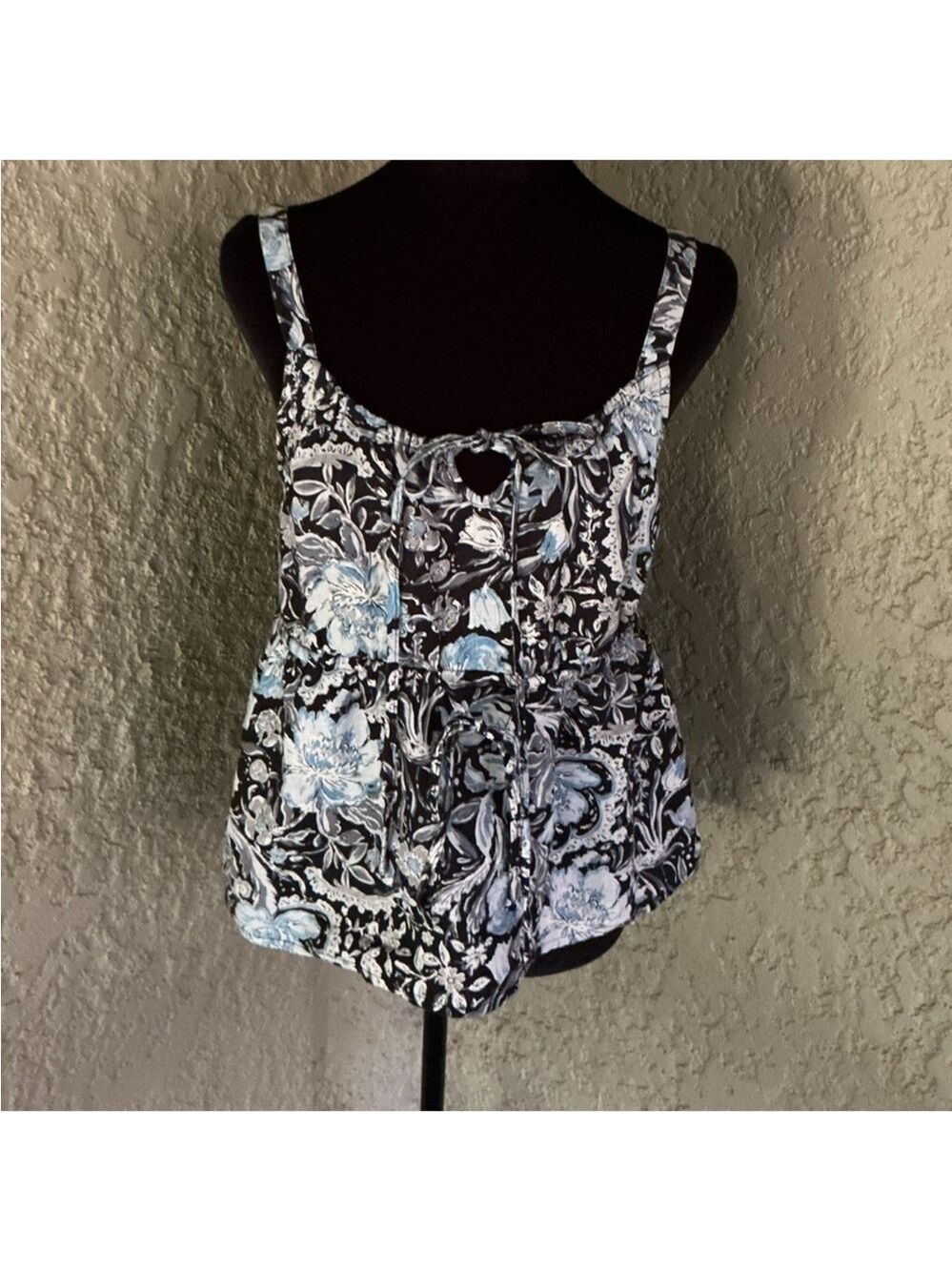 Tahari Women’s 100% Linen Floral Print Sleeveless Top / camisole Size M